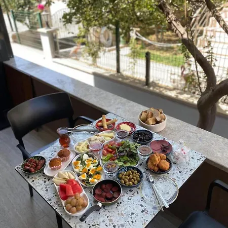 Bir Tebessuem Ayvalı